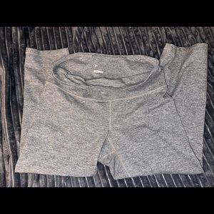 Old Navy active go-dry fitted compression capri leggings